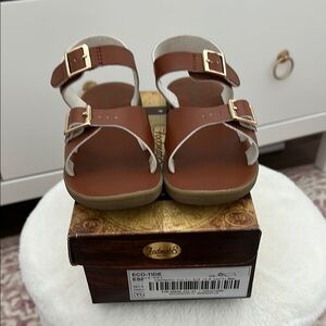 Excellent condition Footmates Eco-Tide Tan Size Y1